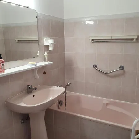 Royal Palm Les Pins: Sunny 5th Floor Near Beach Juan-les-Pins