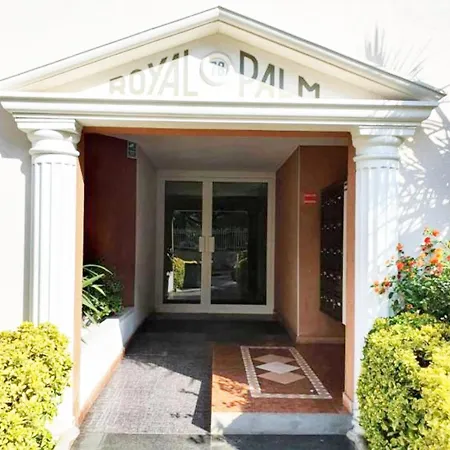 Royal Palm Les Pins: Sunny 5th Floor Near Beach Apartment