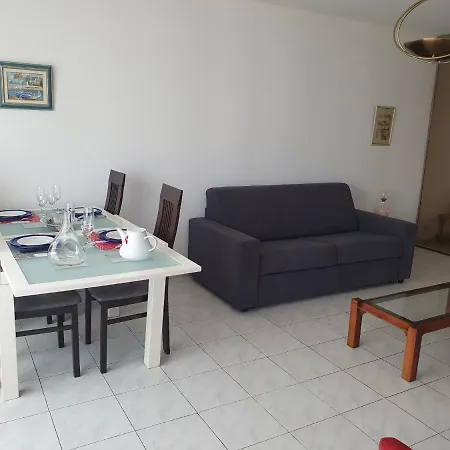 2 Piece 53m2 Avec Terrasse 15m2 à 150metres De La Plagede Les Pins * Juan-les-Pins